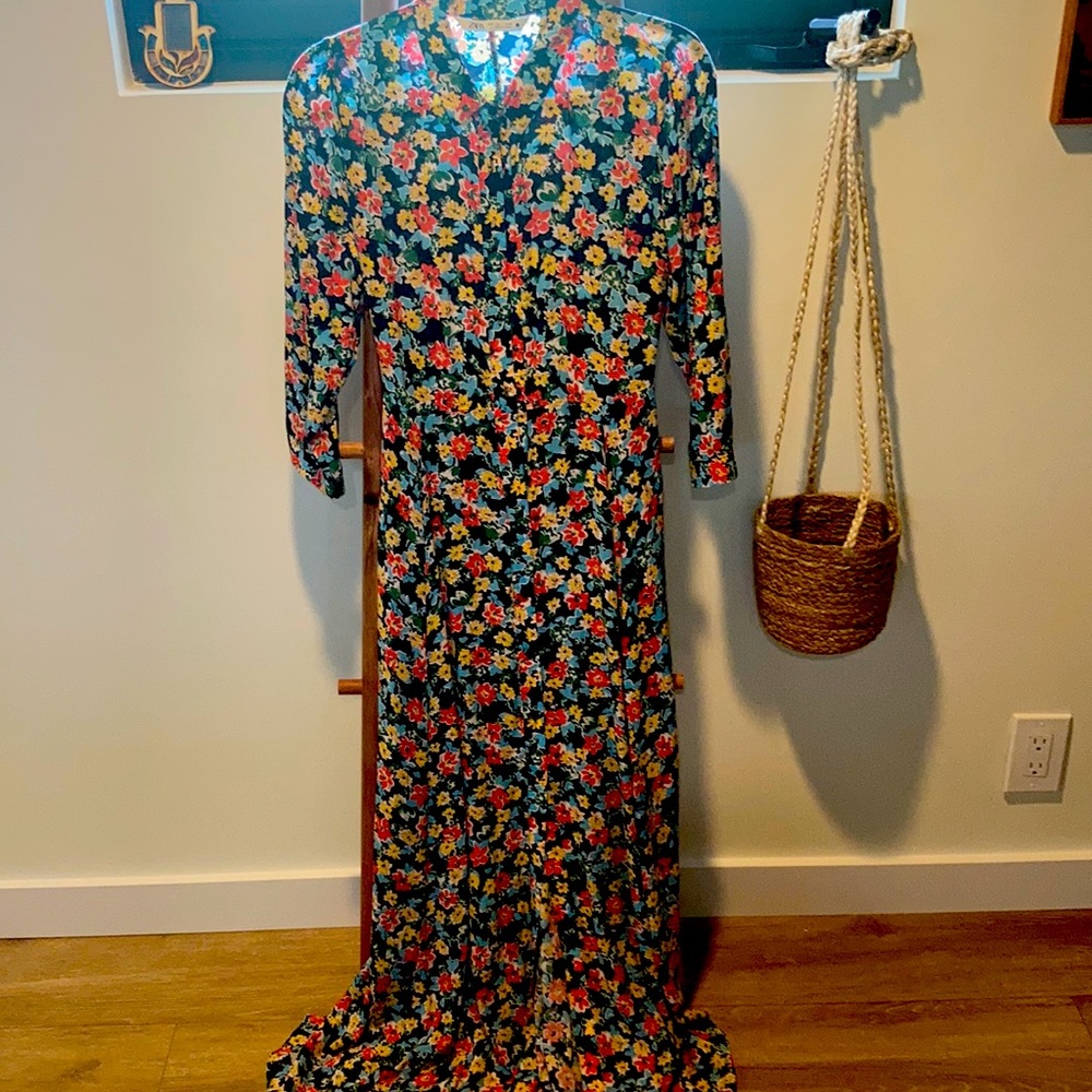 Super cute flower-patterned Zara maxi dress.